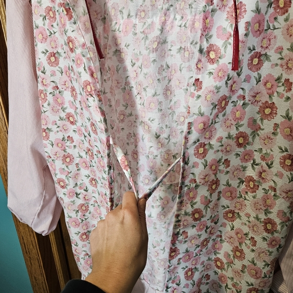 Floral smock or apron - Picture 7 of 7